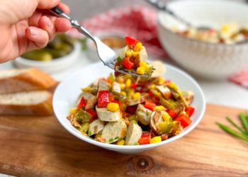 Schnelles Rezept: Bratwurstsalat mit Senf-Dressing