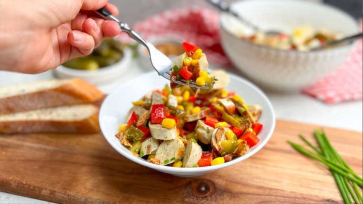 Schnelles Rezept: Bratwurstsalat mit Senf-Dressing