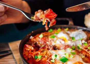 Schnelles Shakshuka mit 3 Zutaten