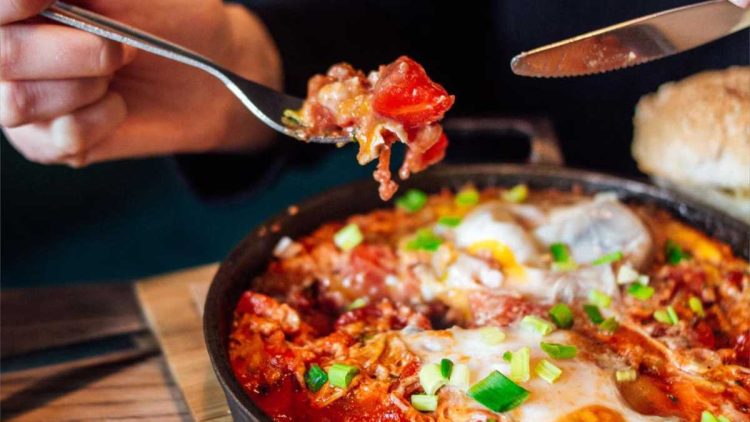 Schnelles Shakshuka mit 3 Zutaten