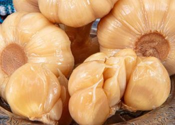 So einfach machen Sie Knoblauch ewig haltbar
