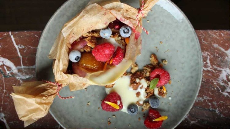 Sommerliche Papillote mit Vanillesauce ohne Ei