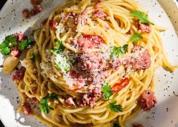 Spaghetti aglio e olio mit Salsiccia