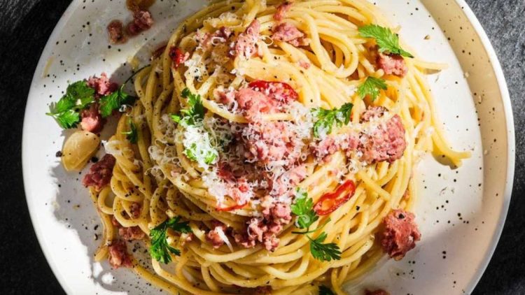 Spaghetti aglio e olio mit Salsiccia