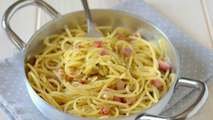 Spaghetti-Auflauf mit Speck