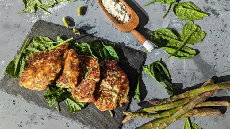 Spinat-Fladen mit Käse – Snack aus der Pfanne