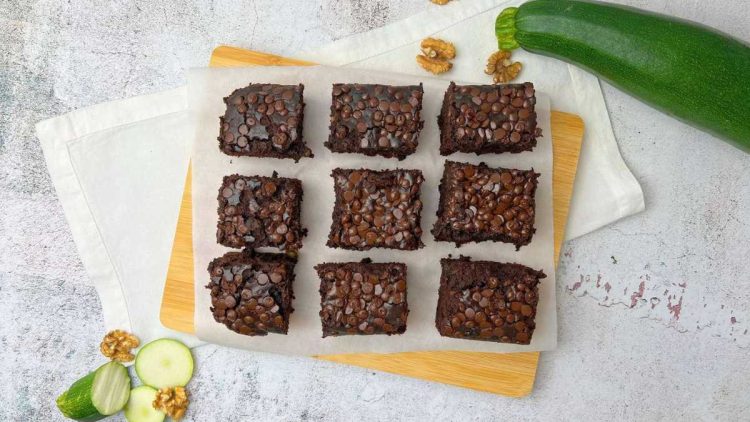 Süße Zucchini-Brownies mit Walnüssen überzeugen auch Gemüsemuffel