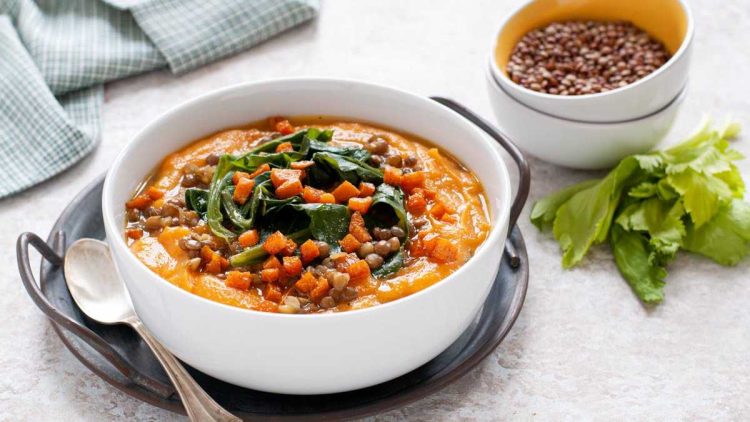 Süßkartoffelsuppe mit Linsen