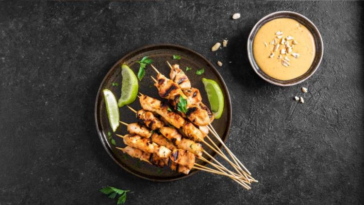 Thai-Style: Saté-Spieße mit selbst gemachter Erdnuss-Soße