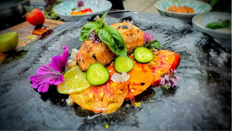 Tomaten-Carpaccio mit gebratenem Lachs