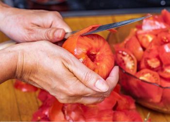 Tomaten schälen leicht gemacht: Warum und wie man es am besten macht
