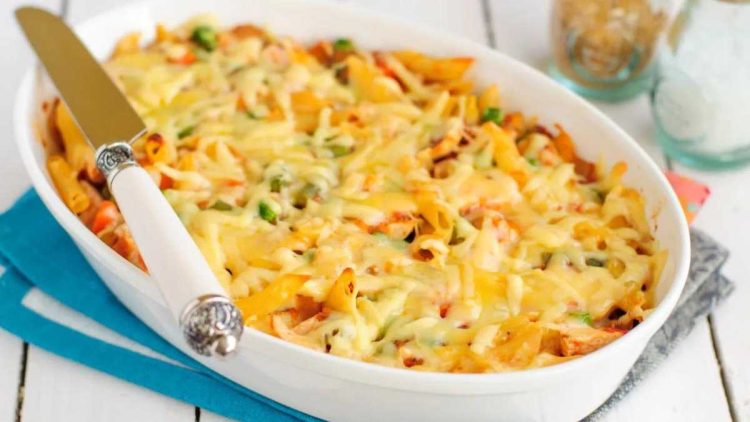 Überbackene Makkaroni mit Kürbis, Hähnchen und Käse