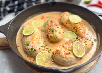 Zartes Hähnchen in Kokos-Limetten-Sauce bringt die exotische Note