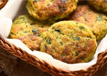 Zucchinipuffer mit Fetacreme: So gelingt das leckere Low-Carb-Rezept