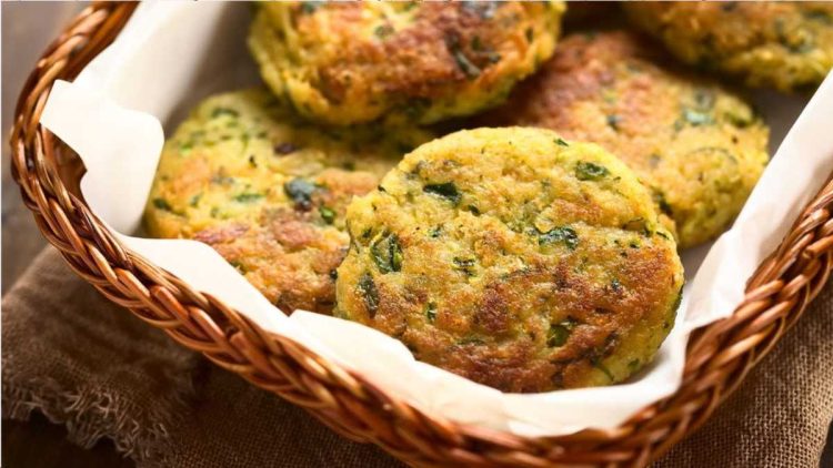 Zucchinipuffer mit Fetacreme: So gelingt das leckere Low-Carb-Rezept