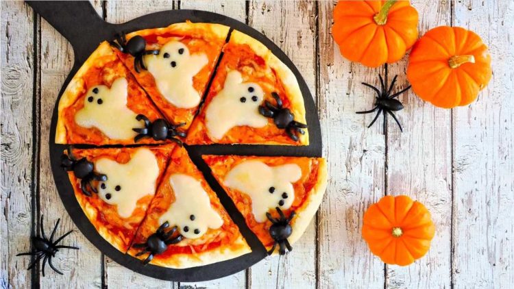 Achtung, hier spukt’s! Halloween-Pizza