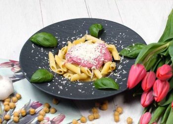 "Barbie"-Rezept: Pink Hummus Pasta - passend zum Film-Hype