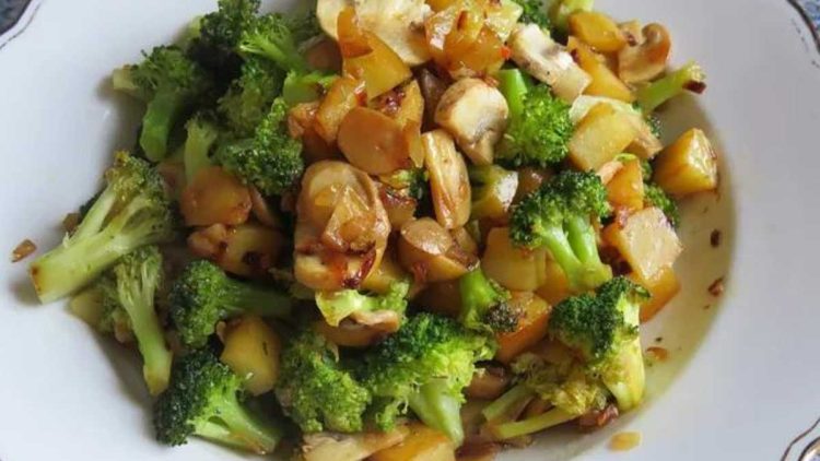 Brokkoli Kartoffel Pfanne mit Pilzen und KäseVegetarisches Rezept