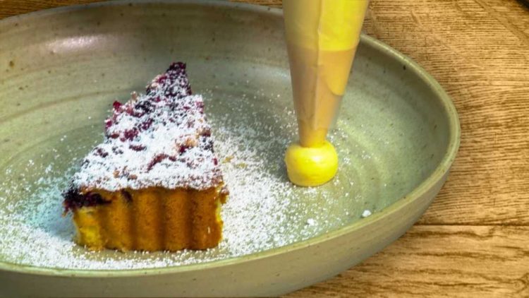 Brombeerkuchen mit Zitronenverbene-Creme