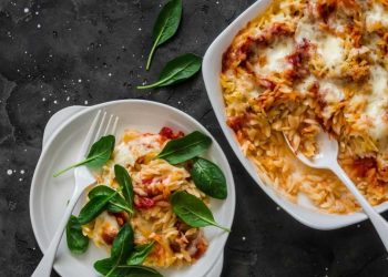 Cremige One Pot Orzo Pasta – mit Mozzarella überbacken