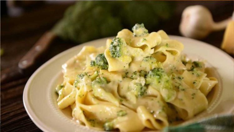 Cremige One-Pot-Pasta mit gesundem Brokkoli