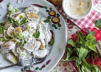 Kartoffelsalat in rustikal: Einfaches Rezept ohne schälen