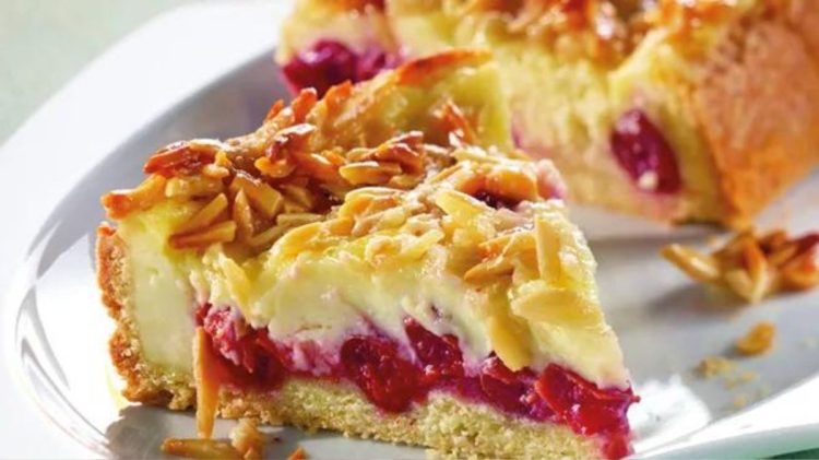 Kirschkuchen: Leckeres Rezept mit Vanillepudding – in 30 Minuten zubereitet