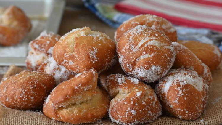 Krapfenbällchen aus der Heißluftfritteuse