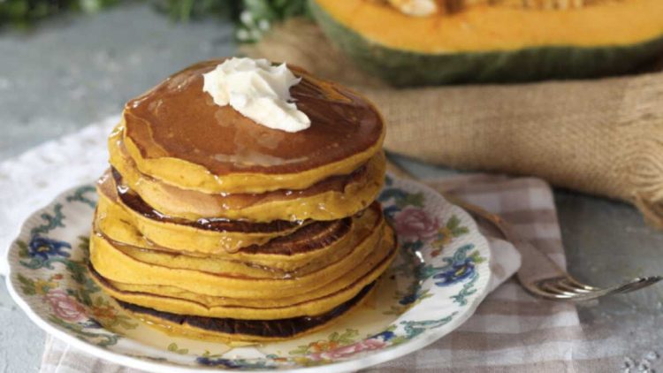 Kürbis-Pancakes: US-Klassiker mit herbstlichem Touch