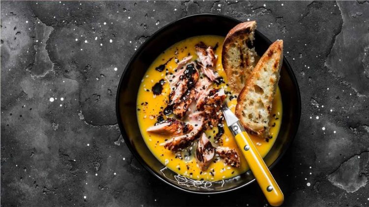 Lachs-Kürbissuppe: Fancy Suppenrezept mit Asia-Touch