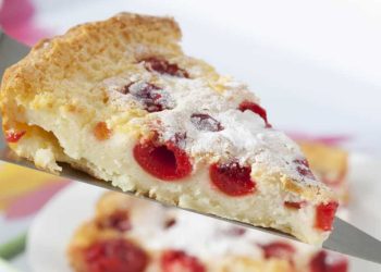 Leckeres Rezept von Oma: So machen Sie den besten Obstkuchen mit Pudding und Streuseln