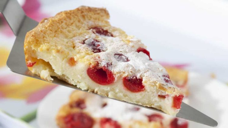 Leckeres Rezept von Oma: So machen Sie den besten Obstkuchen mit Pudding und Streuseln