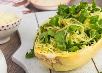 Low-Carb-Nudeln: Gefüllter Spaghettikürbis