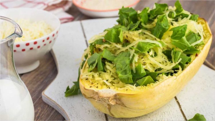 Low-Carb-Nudeln: Gefüllter Spaghettikürbis