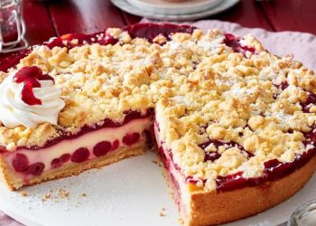Pudding-Kirschkuchen mit Streuseln für jeden Anlass