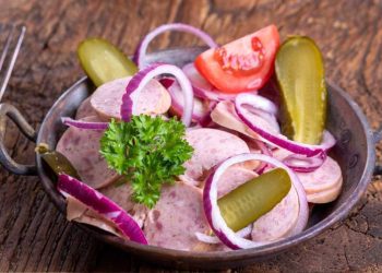 Regensburger Wurstsalat: einfaches bayerisches Rezept