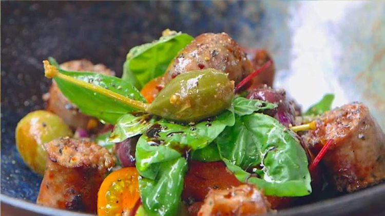 Salsiccia-Salat mit Tomaten und Büffel-Mozzarella