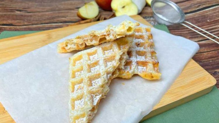 Schnelle Apfeltaschen aus dem Waffeleisen mit Blätterteig und Zimt
