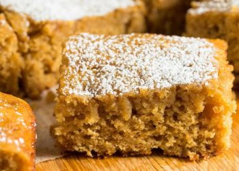 Schneller und saftiger Kuchen mit Apfelmus