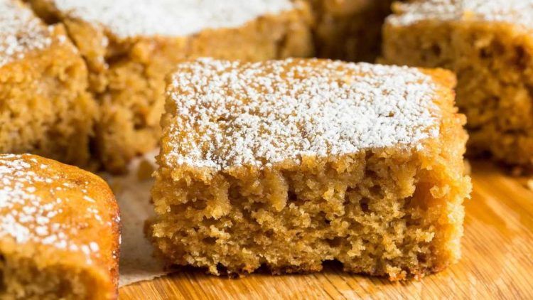 Schneller und saftiger Kuchen mit Apfelmus