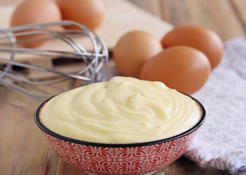 Selbstgemachte Mayonnaise mit gekochten Eiern!