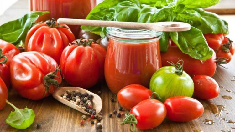 Tomaten haltbar machen: Einkochen, Einlegen, Einfrieren und Co.
