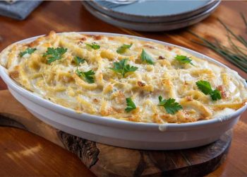 Überbackene Spätzle mit Speck und Champignons