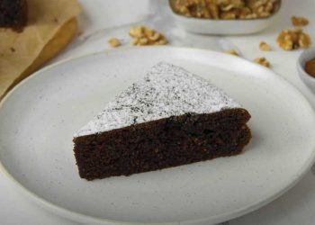 Walnuss-Schüttelkuchen mit Schokolade: Ohne Mixer!