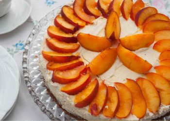 Westerwälder Rezepte - Fruchtig-cremige Nektarinentorte
