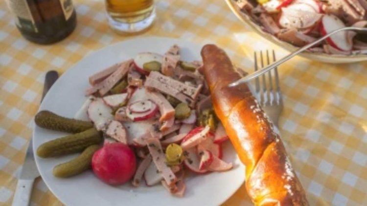 Westerwälder Rezepte: Würziger Wurstsalatschnell und einfach hergestellt