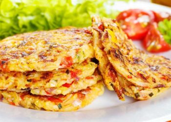 Zucchini-Karottenpuffer mit Joghurtdip