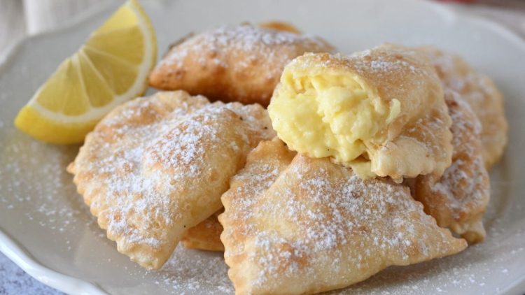 Chiacchiere mit Ricotta und Puddingcreme