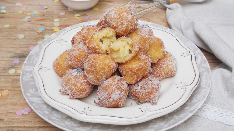 Fluffige Apfel-Rosinen-Fritters