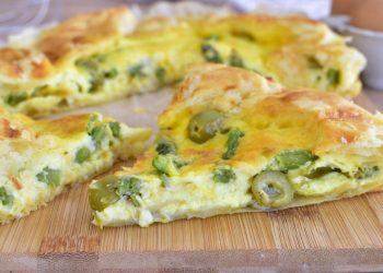 Herzhafter Blätterteig-Tart mit Oliven